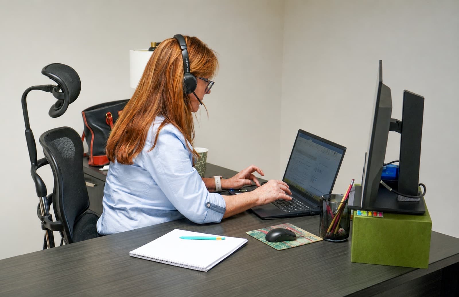 A Road Ready customer service specialist helping a client